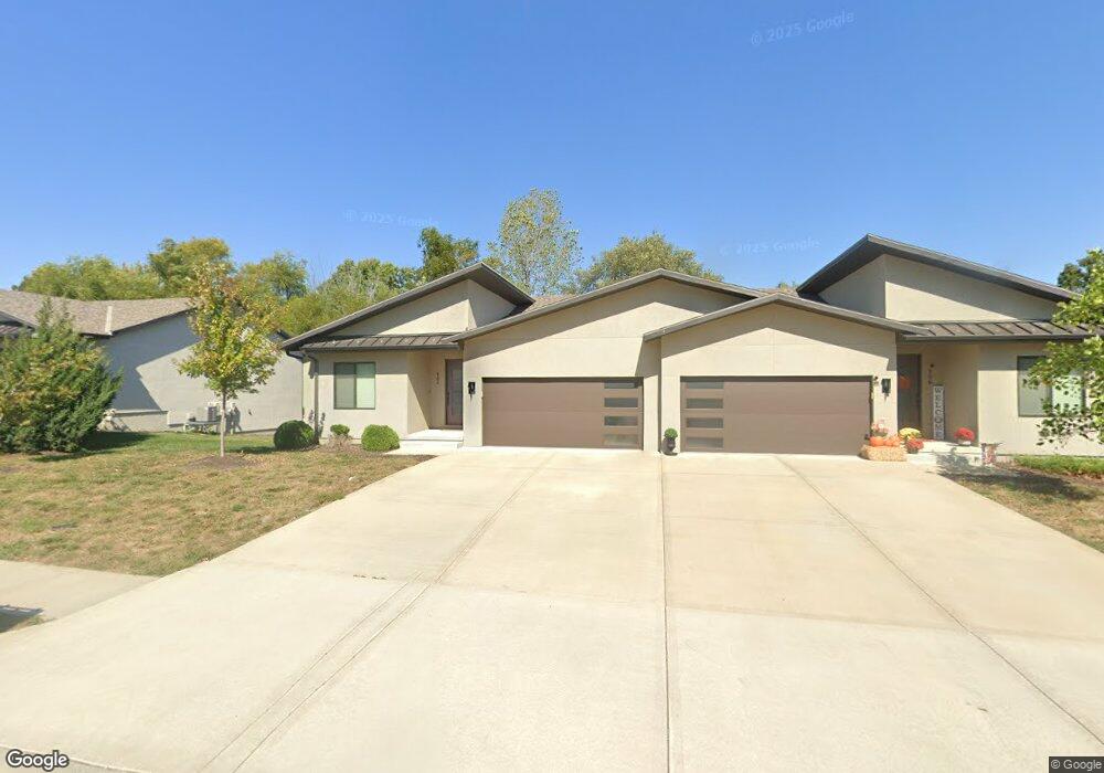 104 E Maplewood Ln, Raymore, MO 64083 - photo 1