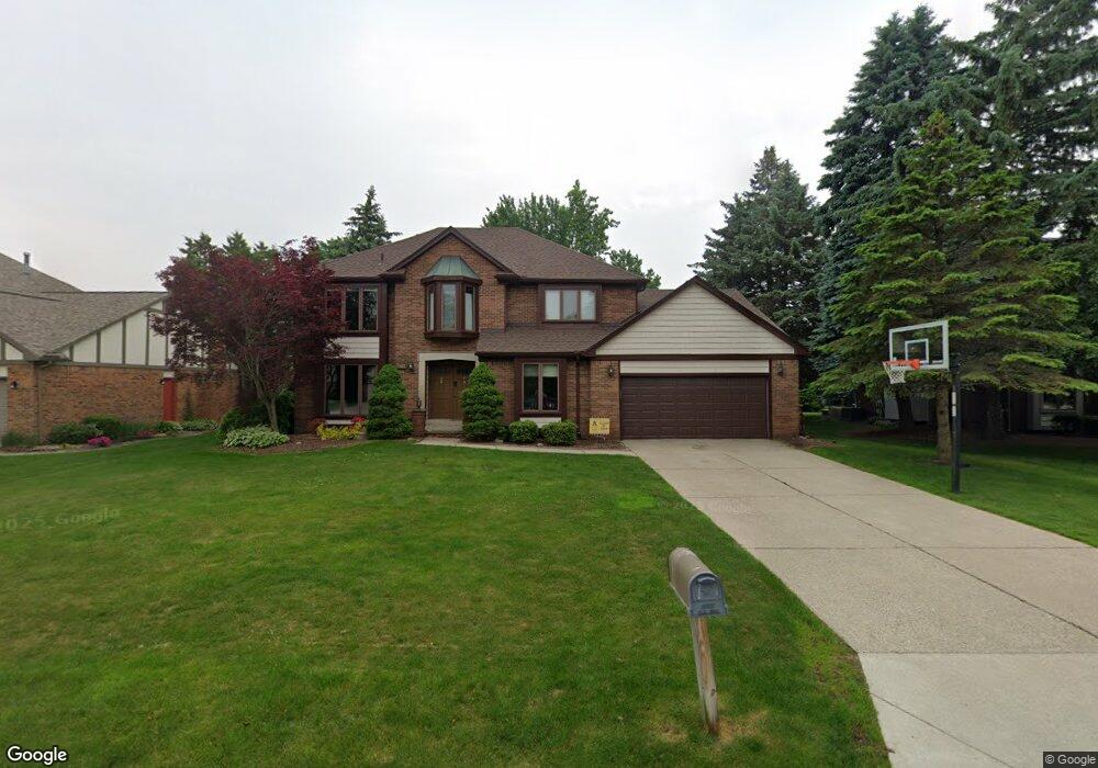 581 Shellbourne Dr, Rochester Hills, MI 48309 - photo 1