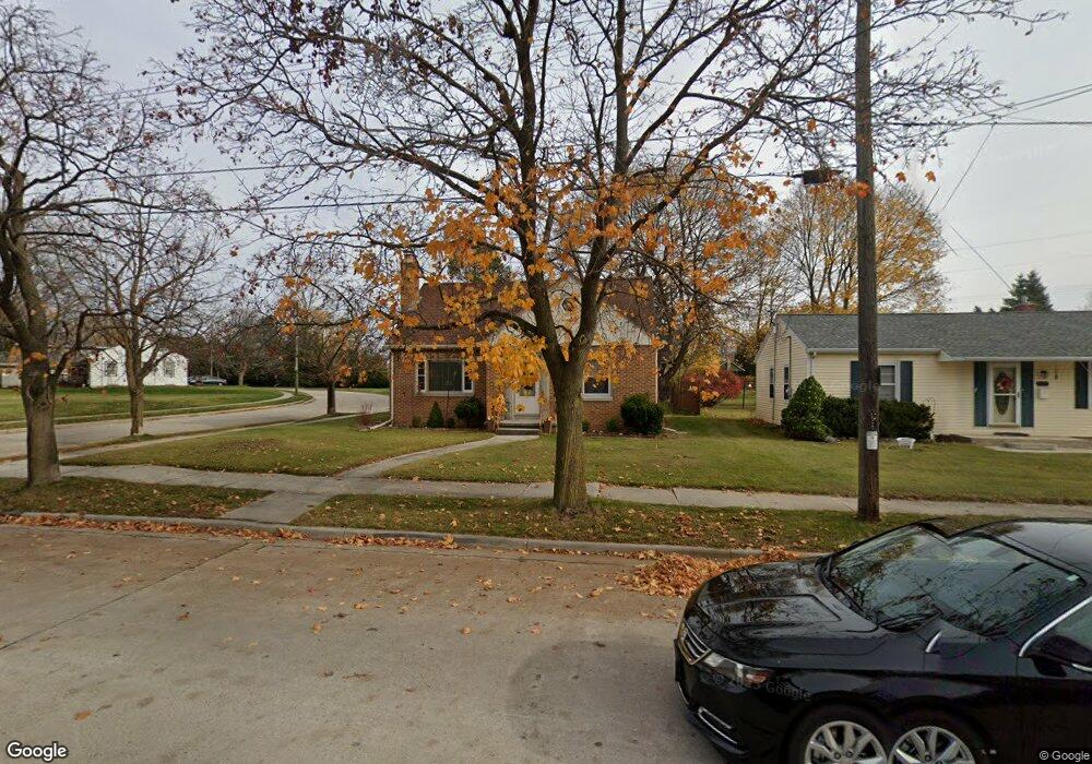 911 N 23rd St, Manitowoc, WI 54220 - photo 1