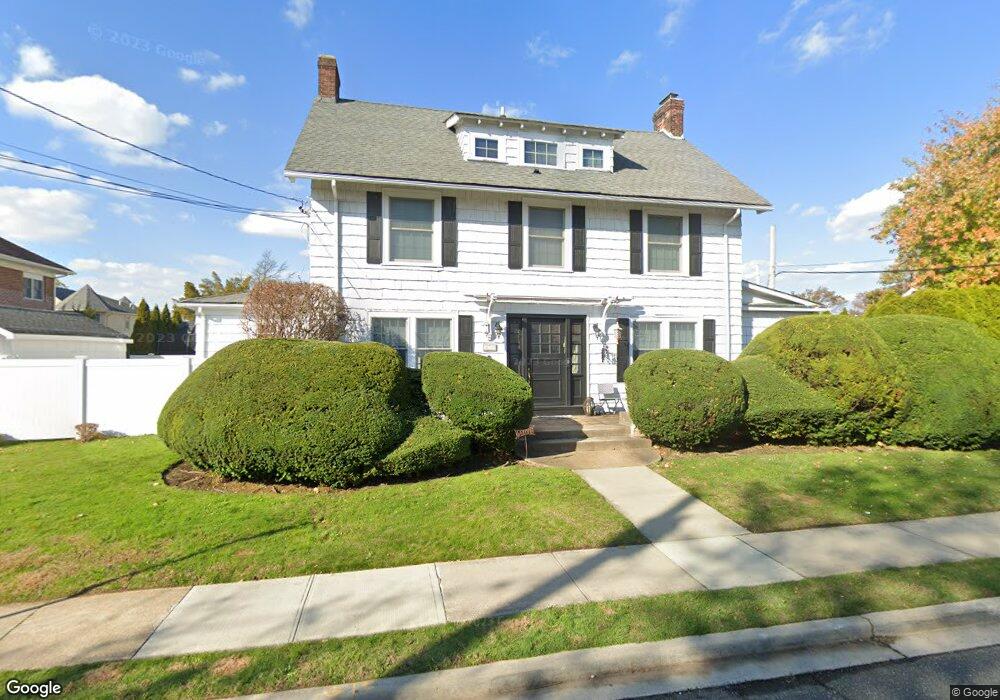 870 Woodmere Place, Woodmere, NY 11598 - photo 1