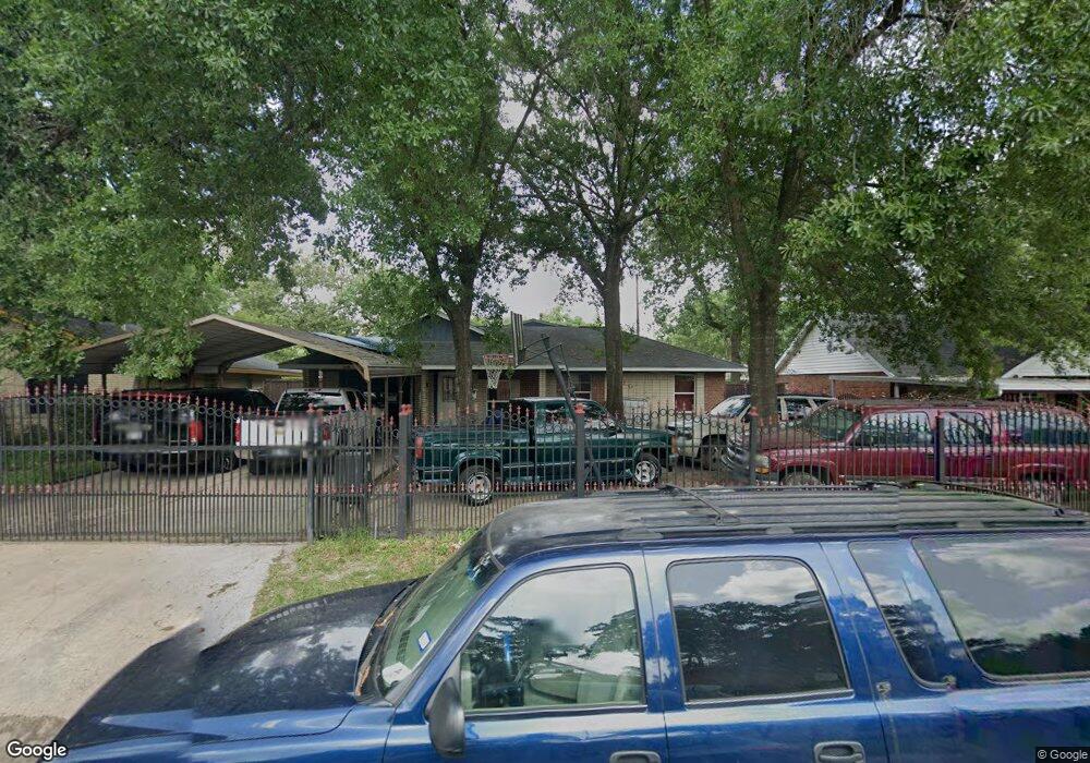 10406 Royal Oaks Dr, Houston, TX 77016 - photo 1