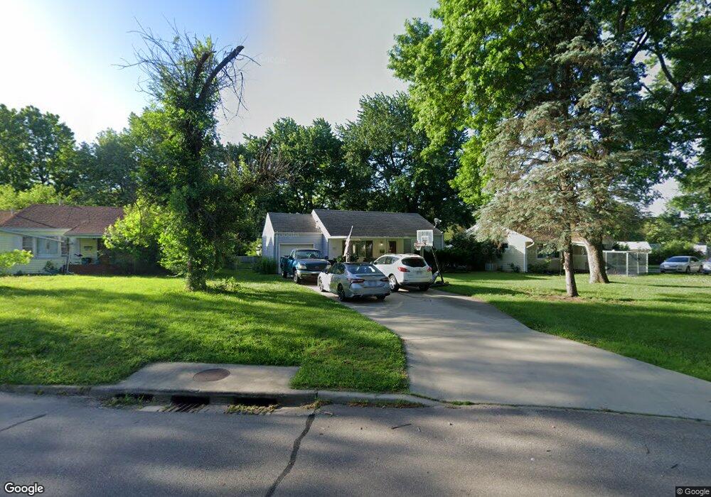 3947 SW Garden Ln, Topeka, KS 66614 - photo 1