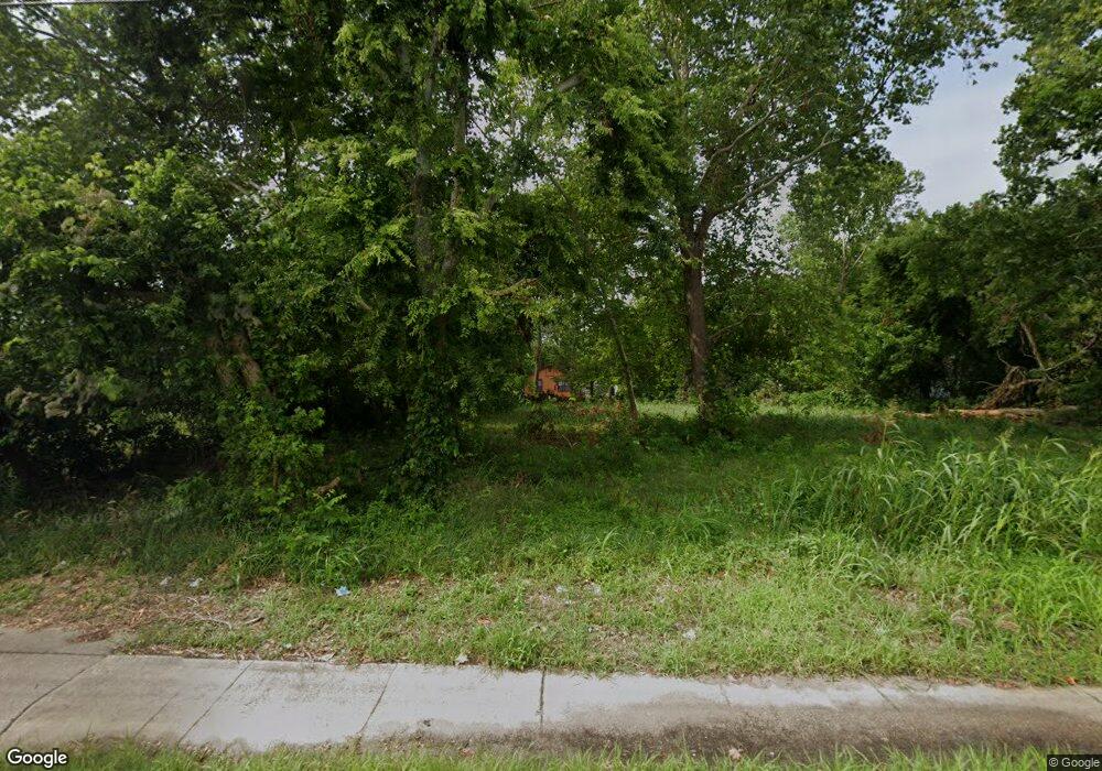 7004 Weaver Rd, Houston, TX 77028 - photo 1