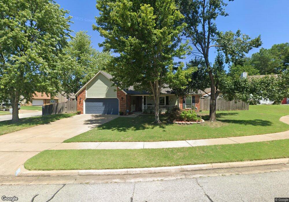 1310 W Phoenix Place, Broken Arrow, OK 74011 - photo 1