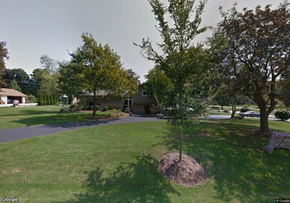 2000 Arrowhead Ct, Elm Grove, WI 53122 - photo 1