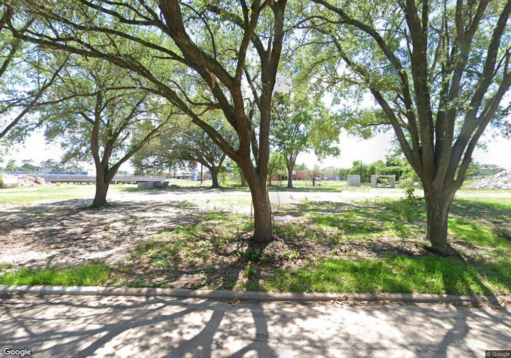 7015 Silver Leaf Ln, Houston, TX 77088 - photo 1