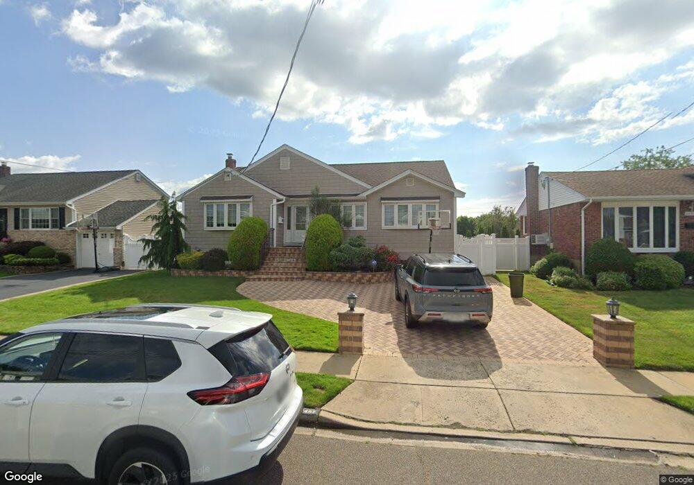 2487 Babylon St, Wantagh, NY 11793 - photo 1