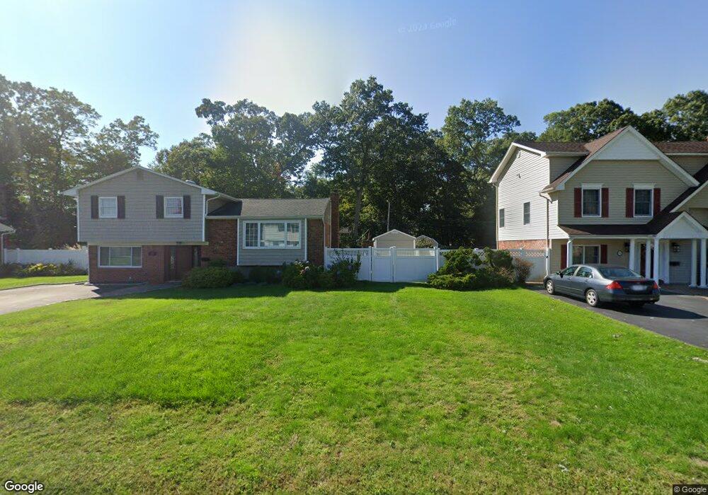31 Wildberry Ct, ComMacK, NY 11725 - photo 1
