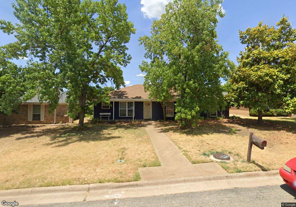 907 Boone Dr, Sherman, TX 75090 - photo 1
