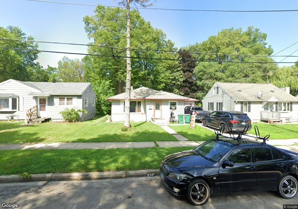 915 Ulstad Ave, Albert Lea, MN 56007 - photo 1