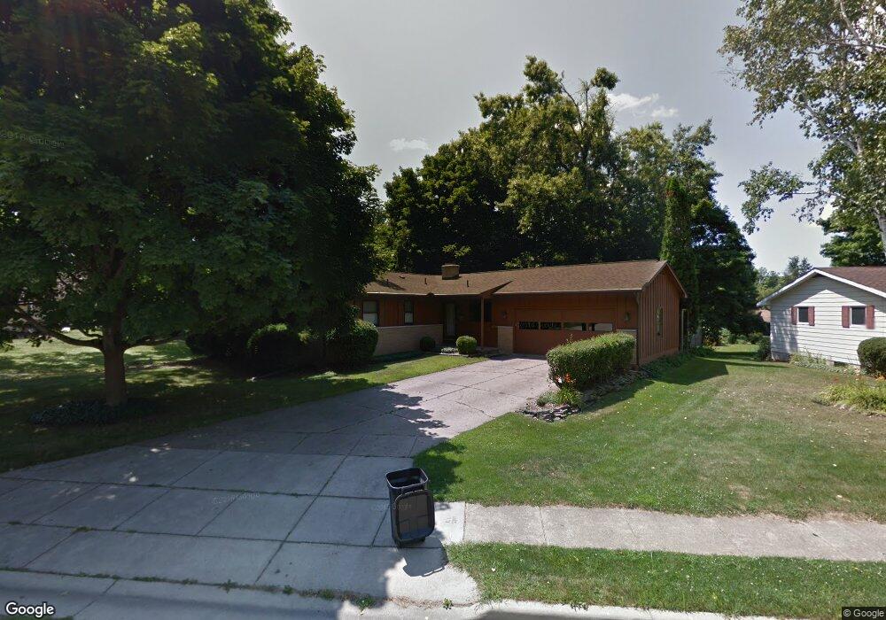 942 E Scott St, Grand Ledge, MI 48837 - photo 1