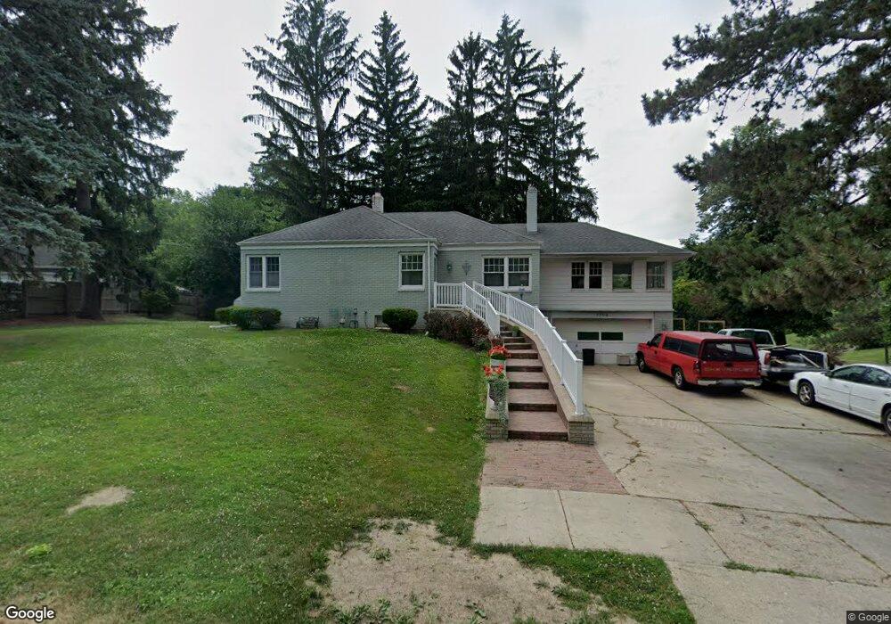 1702 Overhill Dr, Flint, MI 48503 - photo 1