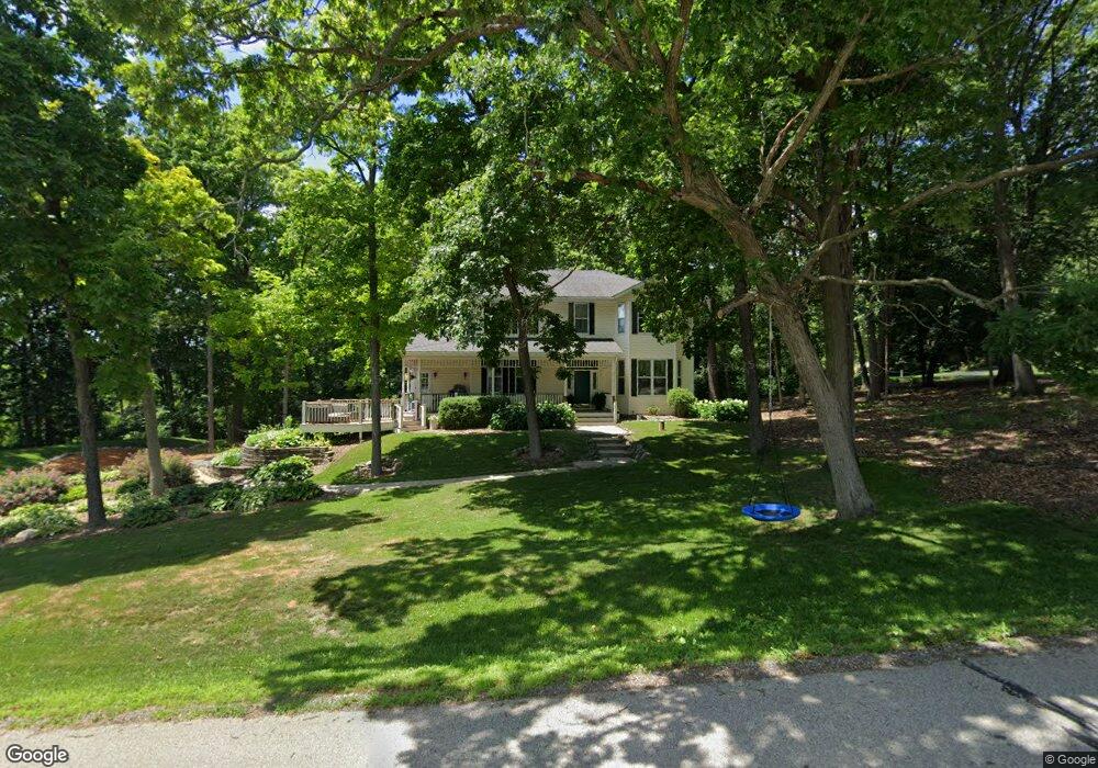 W276N5141 Lynndale Ln, Pewaukee, WI 53072 - photo 1