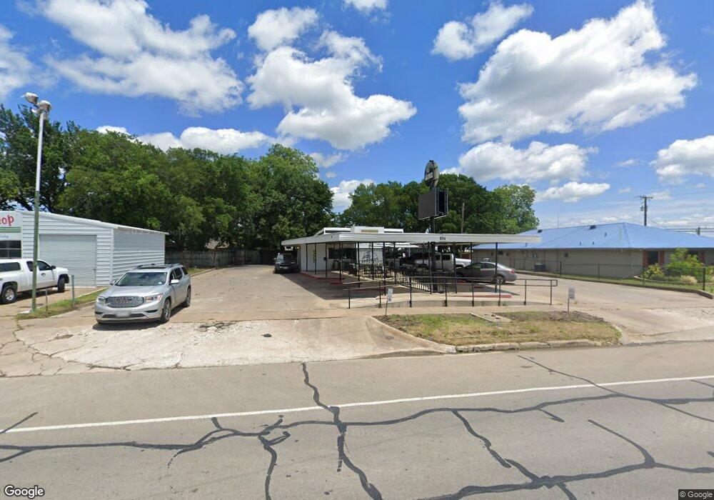 604 N Center St, Bonham, TX 75418 - photo 1