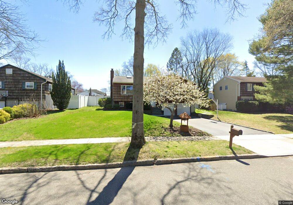 6 Eileen Ct, ComMacK, NY 11725 - photo 1