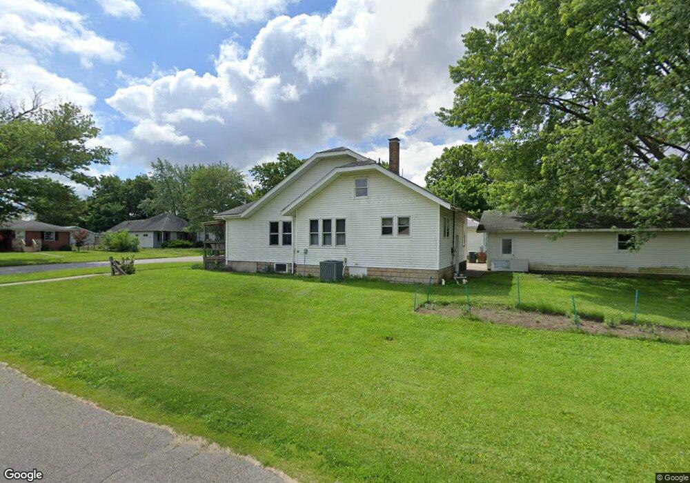 921 N 10th St, Mattoon, IL 61938 - photo 1