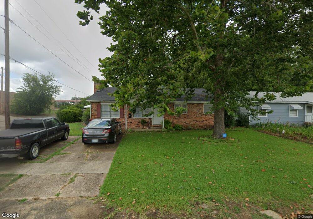 710 N 4th St, Hugo, OK 74743 - photo 1