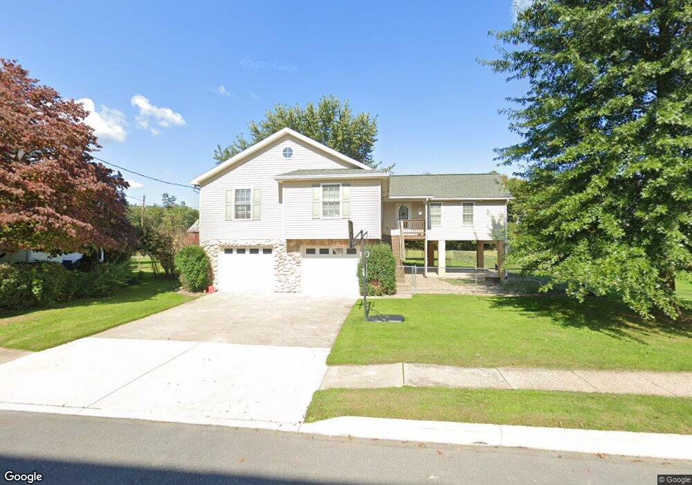 304 E Chestnut St, Selinsgrove, PA 17870 - photo 1