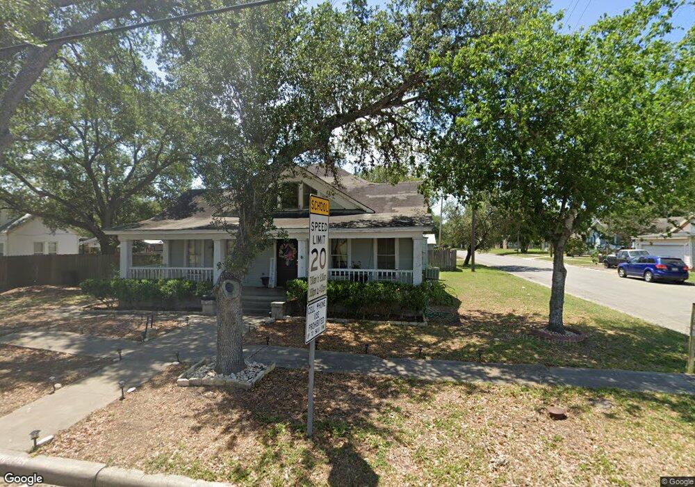 911 N Tyler St, Beeville, TX 78102 - photo 1