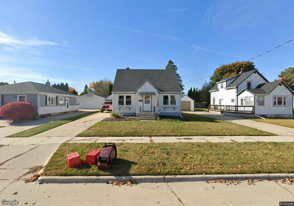 1409 Nagle Ave, Manitowoc, WI 54220 - photo 1