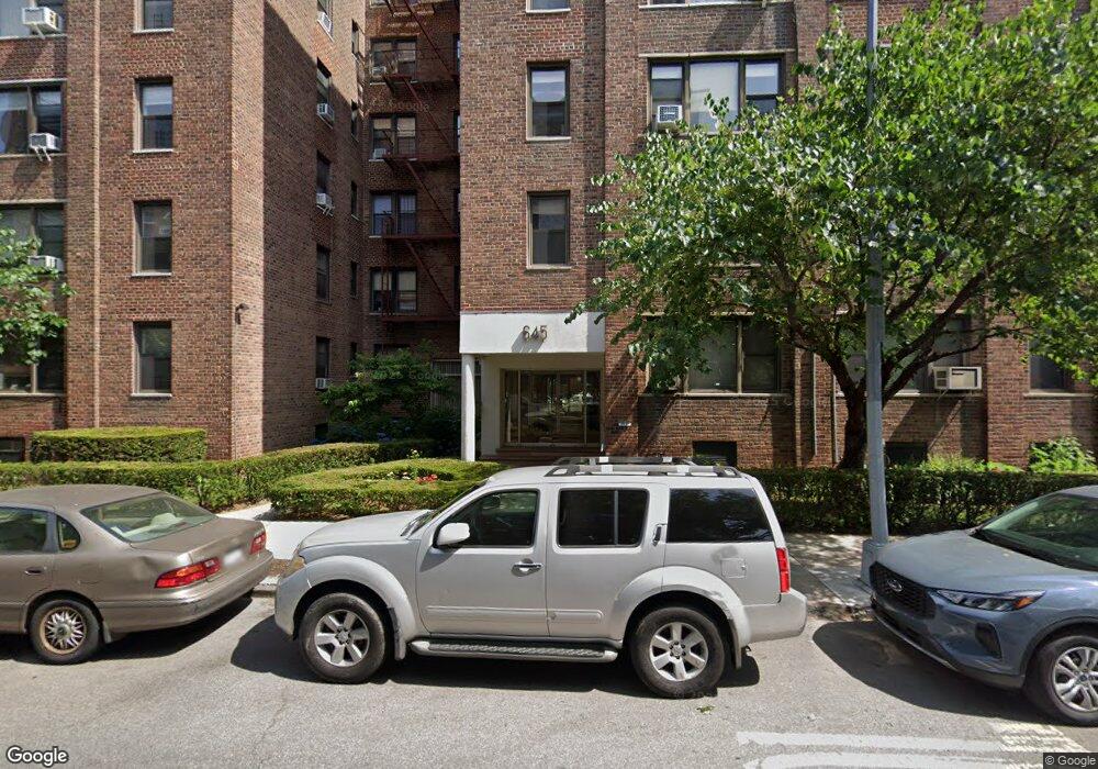 645 W 239 Th St unit 1 B, Bronx, NY 10463 - photo 1