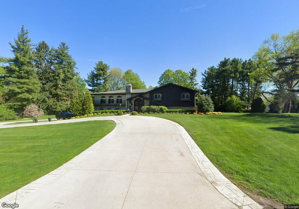 811 Robinhood Rd, Bloomfield Hills, MI 48304 - photo 1