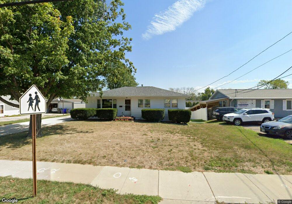 129 Edgewood Rd SW, Cedar Rapids, IA 52404 - photo 1