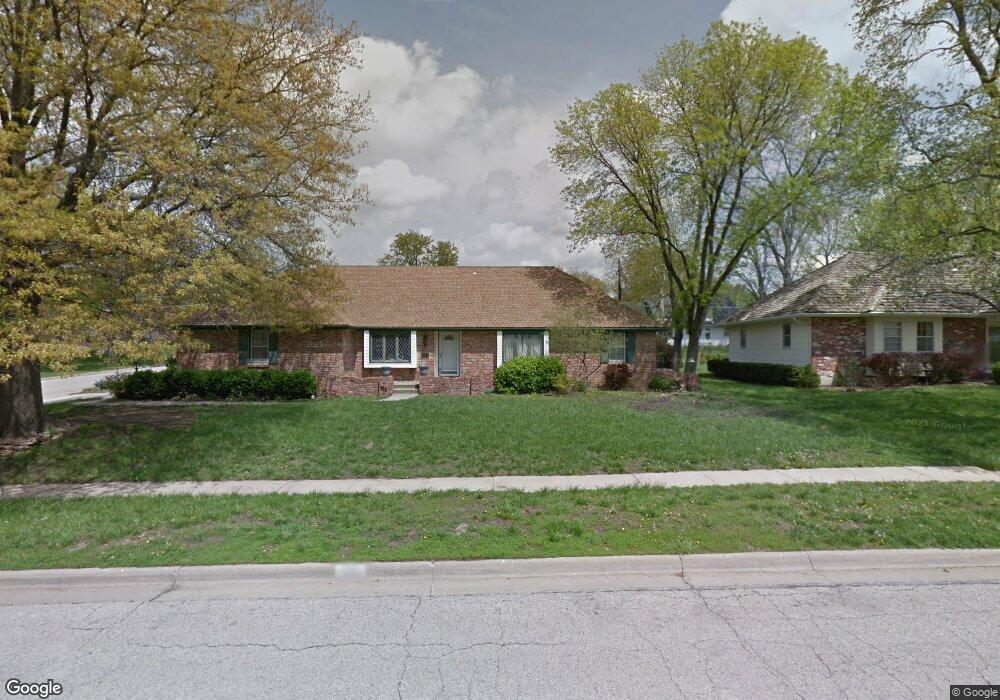 2220 SW 32nd St, Topeka, KS 66611 - photo 1