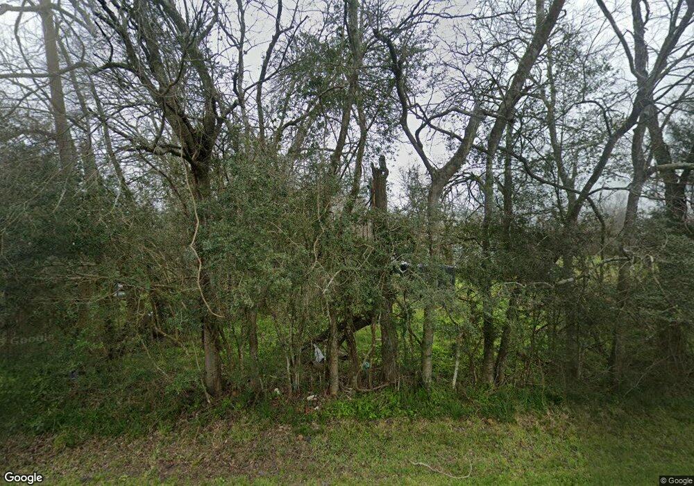 1302 Rymal Rd, Alvin, TX 77511 - photo 1