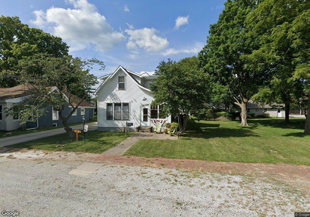 202 E Pinzon St, Tuscola, IL 61953 - photo 1