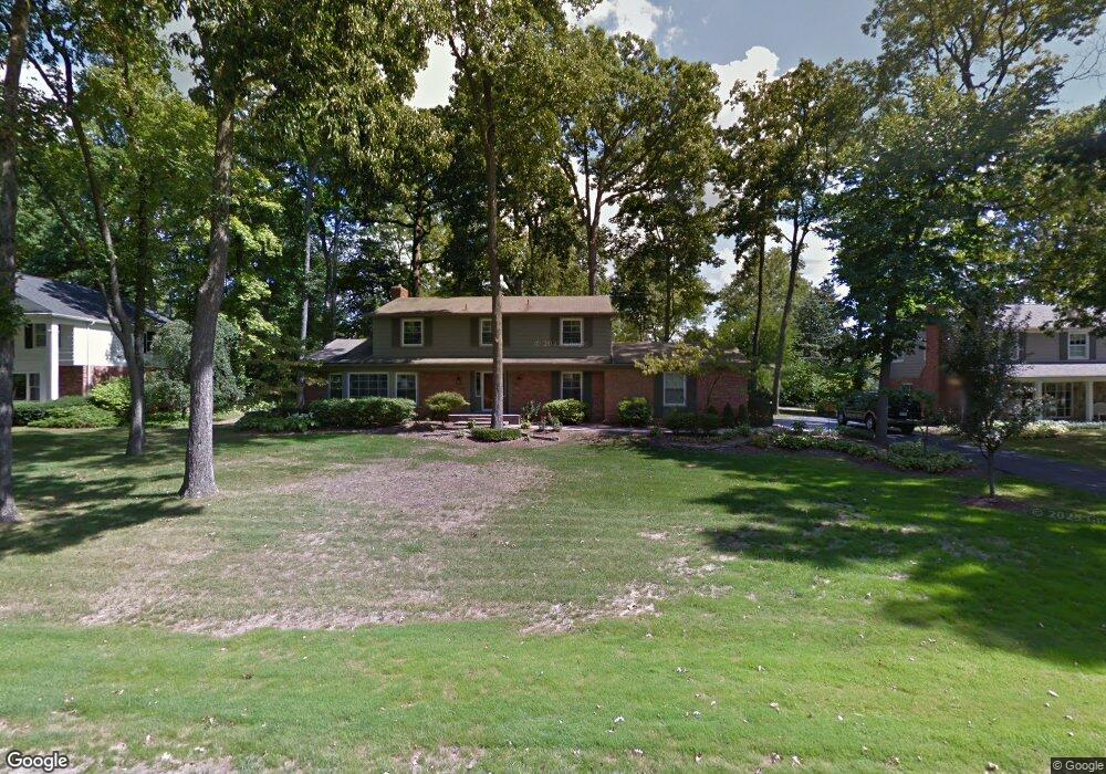 5211 Echo Rd, Bloomfield Hills, MI 48302 - photo 1