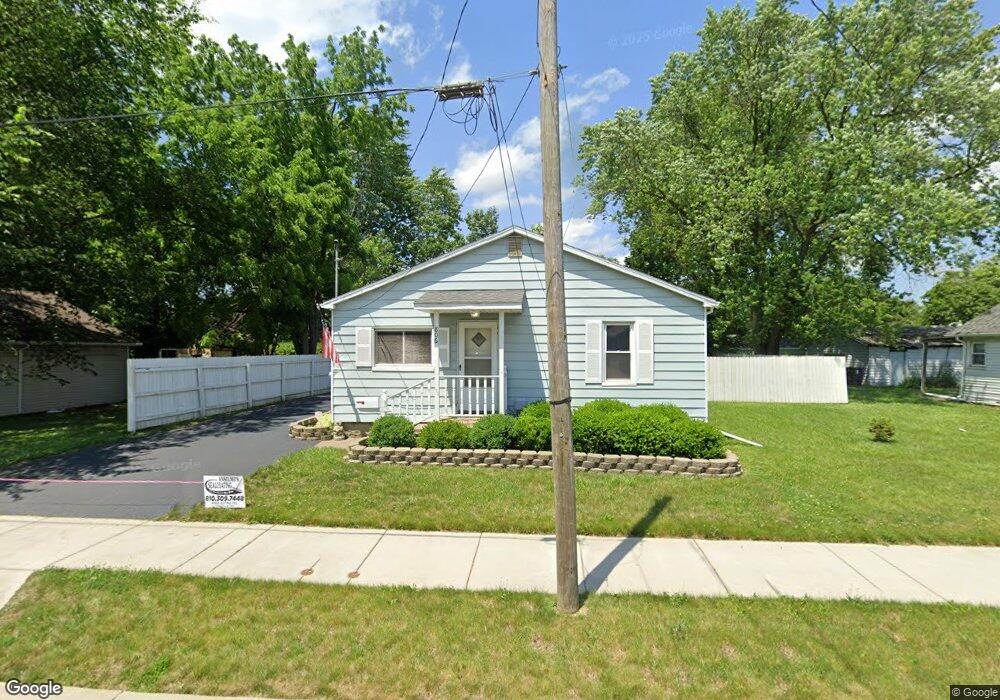 806 W Atherton Rd, Flint, MI 48507 - photo 1