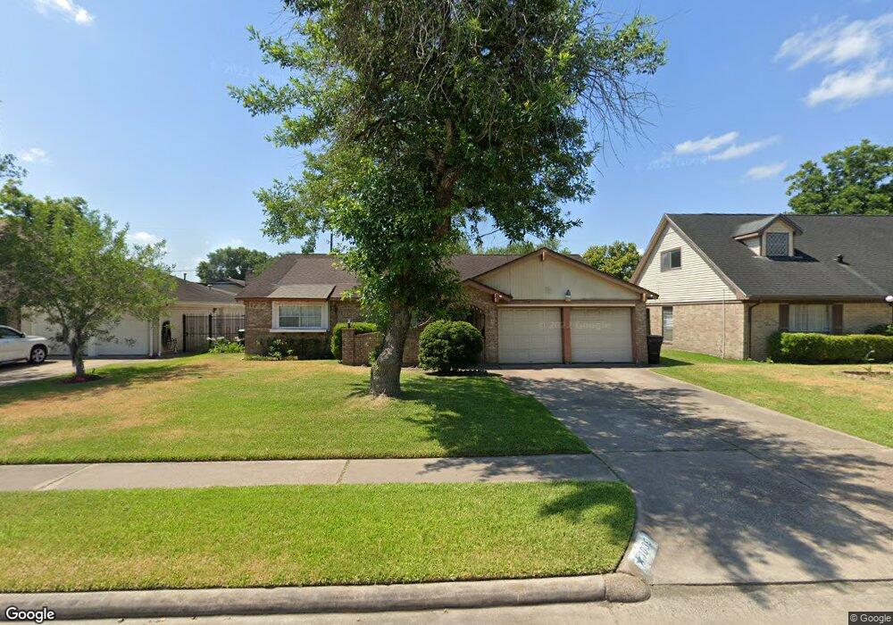 1039 Twin Falls Rd, Houston, TX 77088 - photo 1