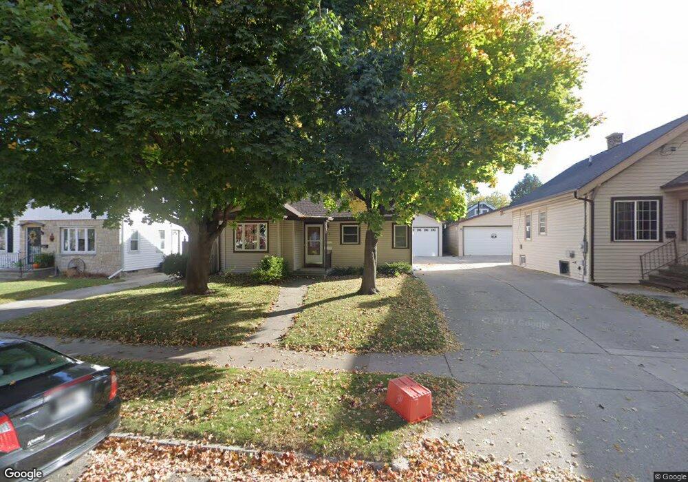 917 N 16th St, Manitowoc, WI 54220 - photo 1