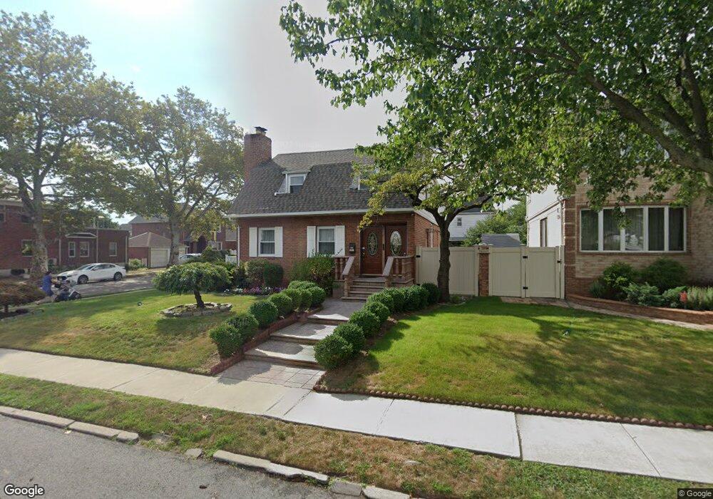 181-20 69th Ave, Fresh Meadows, NY 11365 - photo 1