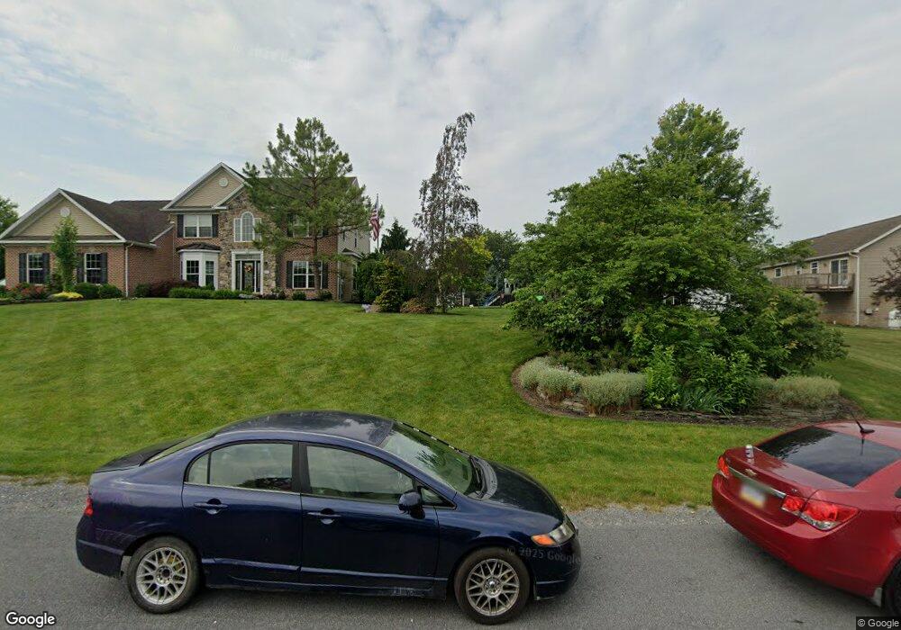 679 Franklin Square Dr, Chambersburg, PA 17201 - photo 1