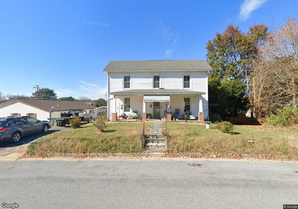 437 S Poplar Ave, Waynesboro, VA 22980 - photo 1
