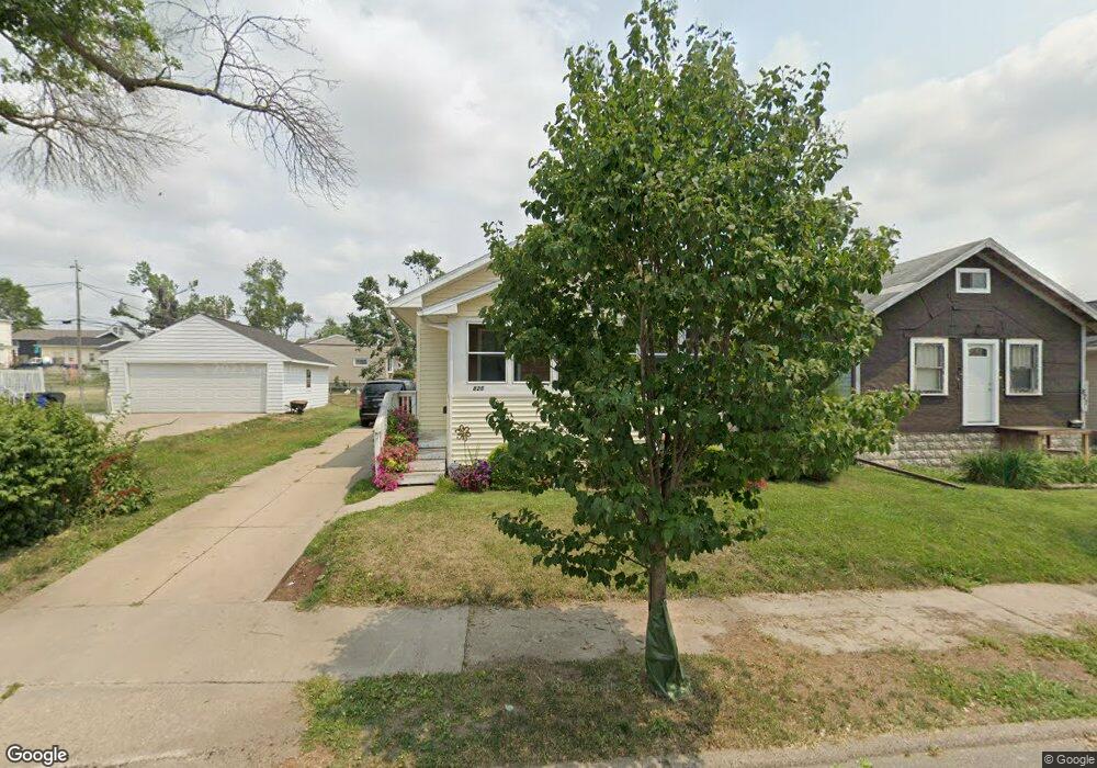 825 17th St SW, Cedar Rapids, IA 52404 - photo 1