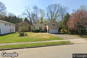 9 Beacon Dr, Port Washington, NY 11050