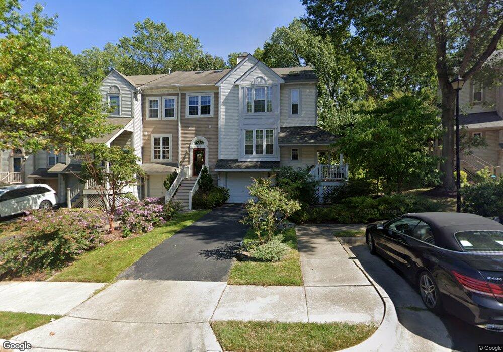 8315 Linden Oaks Ct, Lorton, VA 22079 - photo 1
