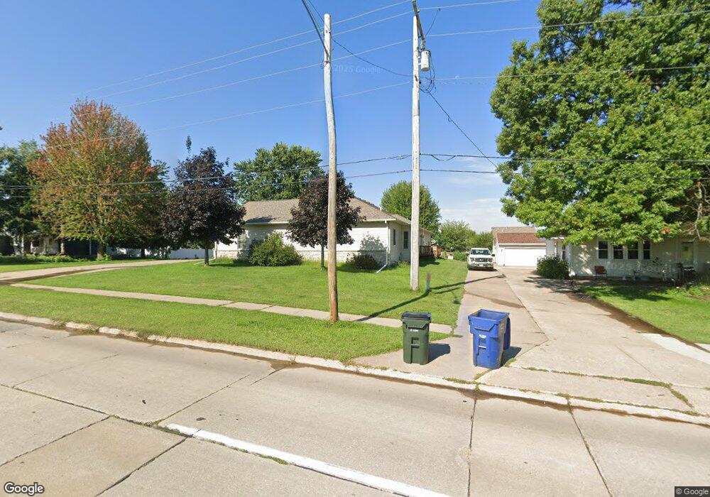 6228 N Pine St, Davenport, IA 52806 - photo 1