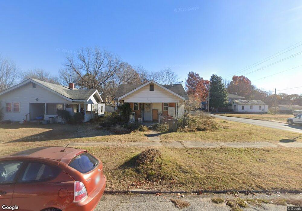 723 S Okmulgee Ave, Okmulgee, OK 74447 - photo 1