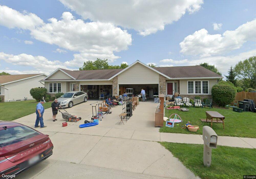 839 River Bluff Dr, Manitowoc, WI 54220 - photo 1