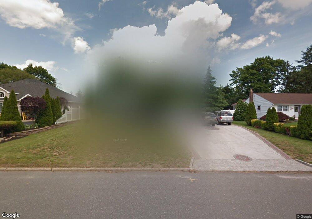 11 Walter Ct, ComMacK, NY 11725 - photo 1