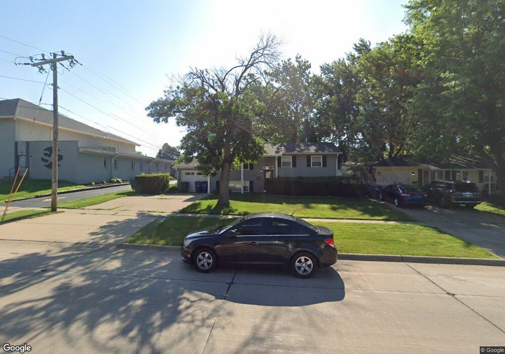 1721 18th St, Bettendorf, IA 52722 - photo 1