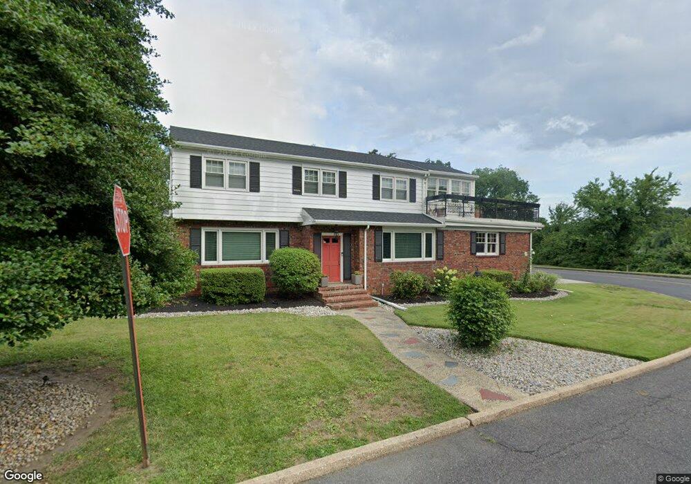 600 S Newton Lake Dr, Collingswood, NJ 08108 - photo 1