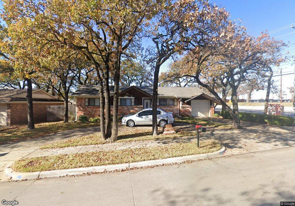 160 Ravenswood Dr, Bedford, TX 76022 - photo 1