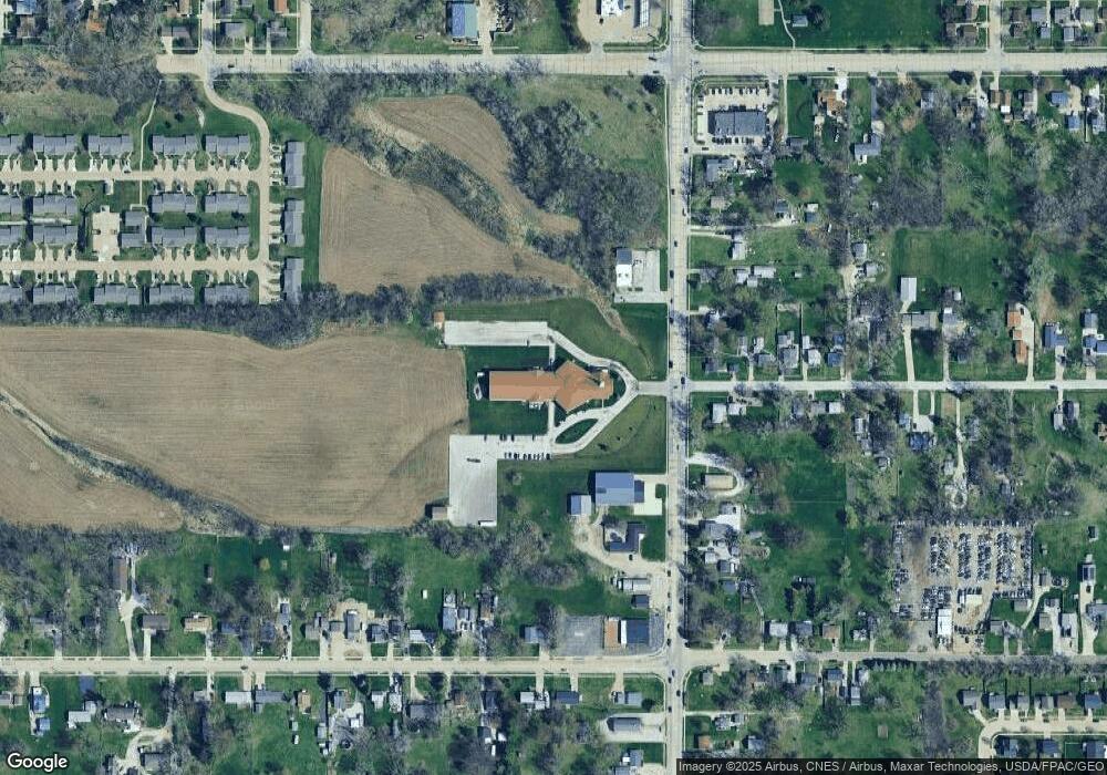 5074 N Pine St, Davenport, IA 52806 - photo 1