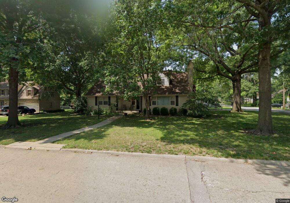 1901 SW Pembroke Ln, Topeka, KS 66604 - photo 1
