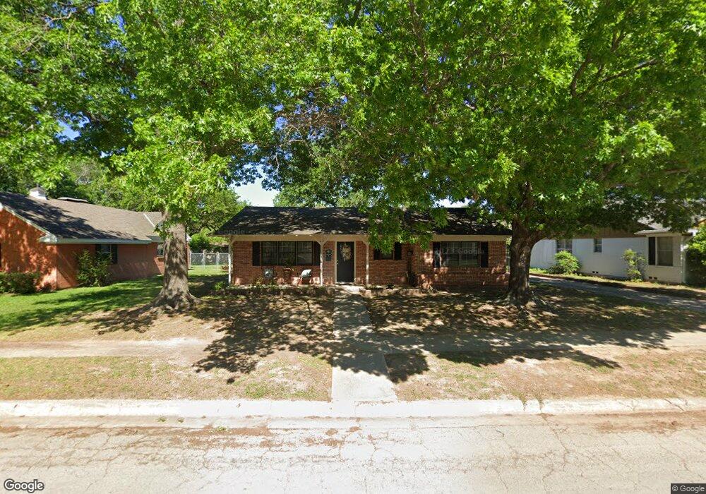 408 Line Dr, Gainesville, TX 76240 - photo 1